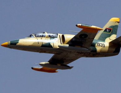 طائرات حربية مجهولة تعاود قصف العاصمة الليبية