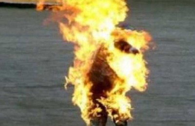 شاب يحاول “حرق نفسه” في غزة احتجاجا على سوء المعيشة