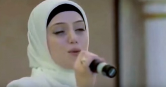 شاهد.. فتاة روسية مسلمة تشعل مواقع التواصل الاجتماعي!