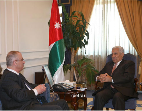 النسور يبحث مع نظيره الفلسطيني العلاقات الثنائية النسور يبحث مع نظيره الفلسطيني العلاقات الثنائية