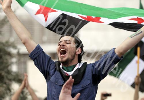 مهرجان في الذكرى الثانية للثورة السورية أمام السفارة في عمّان ( فيديو ) مهرجان في الذكرى الثانية للثورة السورية أمام السفارة في عمّان ( فيديو )
