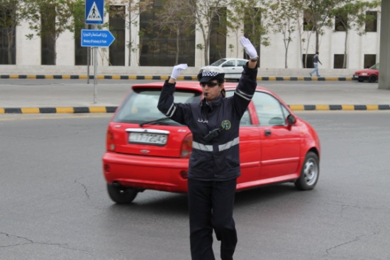 سيارات النقل الخصوصي ... تتغول على العمومي وتتجاهل قوانين السير سيارات النقل الخصوصي ... تتغول على العمومي وتتجاهل قوانين السير