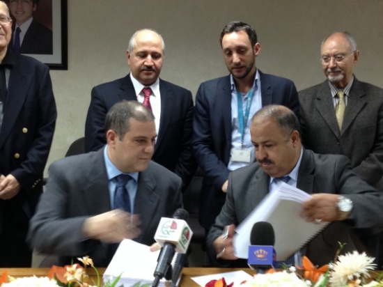 سلطة المياه توقع اتفاقية اقامة محطات تنقية متنقلة لحماية الاحواض المائية الجوفية