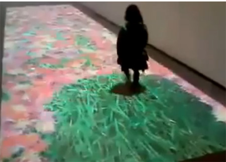 سجادة إلكترونية يتغير شكلها بحركة كل شخص يسير عليها