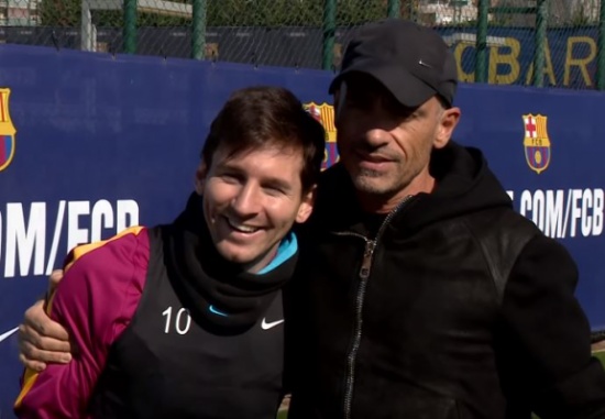 شاهد.. ميسي يسجل هدفا مذهلا من خلف المرمى في تدريبات برشلونة