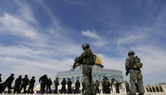 السلطات الاسرائيلية تفرض اجراءات امنية مشددة على القدس السلطات الاسرائيلية تفرض اجراءات امنية مشددة على القدس