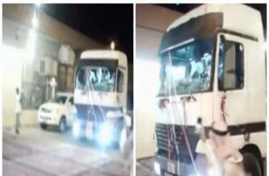 شاهد: أغرب زفة عريس يدخل قاعة الأفراح على تريلا !