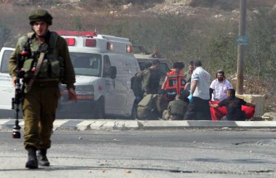 جيش الاحتلال يصيب فتاة فلسطينية في الضفة بدعوى محاولة طعن مستوطنين جيش الاحتلال يصيب فتاة فلسطينية في الضفة بدعوى محاولة طعن مستوطنين