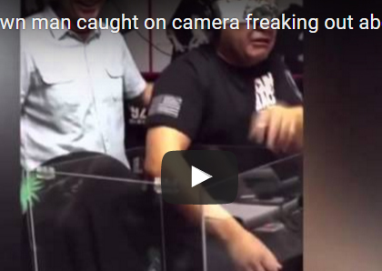 بالفيديو.. رد فعل طريف لرجل يلمس دمية «دب»