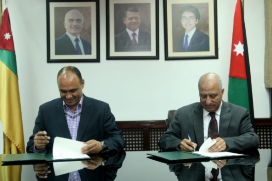 "الأردنية" وواحة آيله توقعان اتفاقية تعاون لتجهيز مختبر للغات الحديثة