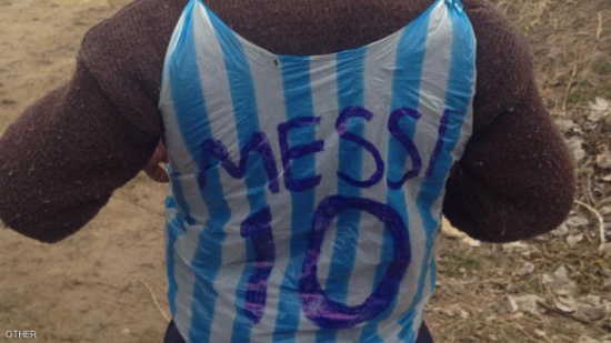 بالفيديو ..العثور على الطفل صاحب "قميص ميسي"