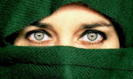 "بؤبؤ العين" يخبرنا بشريك حياتنا الأبدي.. العلم يفسر لنا السبب