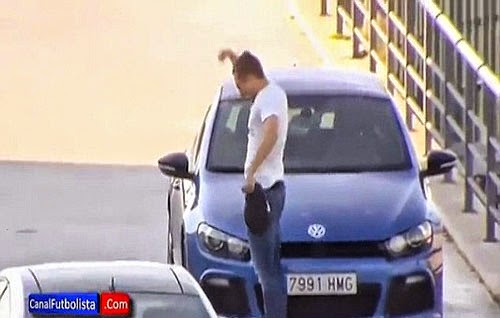 لاعب برشلونة يسخر من طريقة احتفال رونالدو