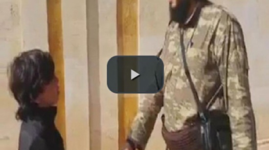 بالفيديو.. طفل يبايع تنظيم الدولة على الموت