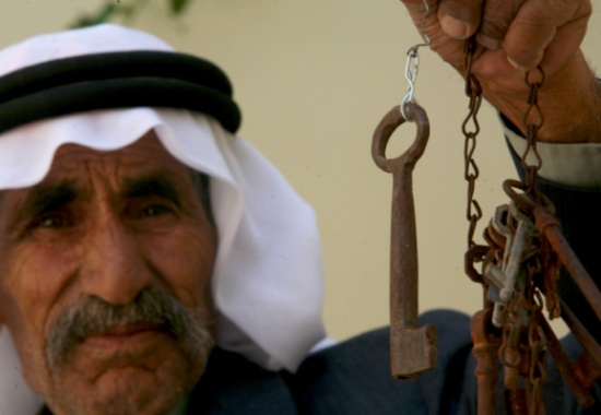 42 ٪ من سكان فلسطين لاجئون 42 ٪ من سكان فلسطين لاجئون