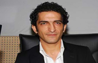 عمرو واكد يحذر جمهوره من “القط” عمرو واكد يحذر جمهوره من “القط”