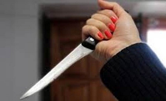 جبروت امرأة.. زوجة تطعن زوجها بسكين بعد شكه في سلوكها جبروت امرأة.. زوجة تطعن زوجها بسكين بعد شكه في سلوكها