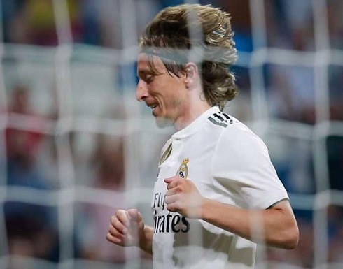 بالصورة : بعد عودة مودريتش.. جمهور ريال مدريد يختار "كبش الفداء"