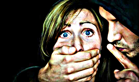 كويتي يستدرج أردنية إلى شقته ويعتدي عليها كويتي يستدرج أردنية إلى شقته ويعتدي عليها