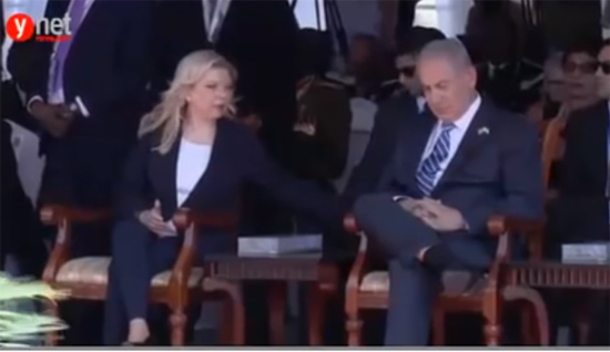 شاهد.. نتنياهو ينام على الهواء في أوغندا وزوجته توقظه شاهد.. نتنياهو ينام على الهواء في أوغندا وزوجته توقظه