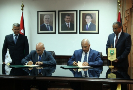 (20) منحة دراسية من "المناصير الخيرية" لطلبة "الأردنية"