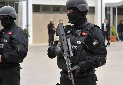 تونس تمدد حالة الطوارئ لمدة شهر