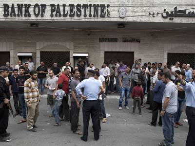مصارف غزة تعاود العمل خلال الهدنة