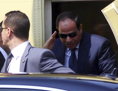 السيسي يزور ضحية التحرش بميدان التحرير ويعتذر لها السيسي يزور ضحية التحرش بميدان التحرير ويعتذر لها