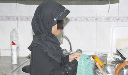 خادمة تسـرق 25 ألف دولار من مخدومها خادمة تسـرق 25 ألف دولار من مخدومها