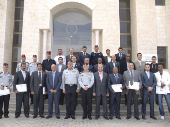 الدفاع المدني يخرج دورة التدخل في حوادث الطائرات الدفاع المدني يخرج دورة التدخل في حوادث الطائرات