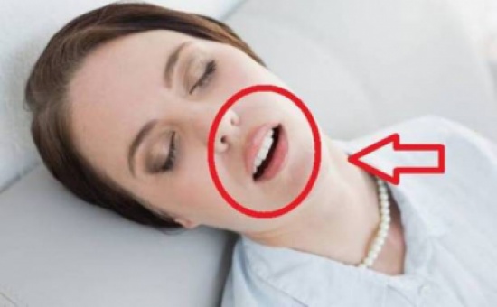 !لهذا السبب ينام البعض وافواههم مفتوحة !لهذا السبب ينام البعض وافواههم مفتوحة