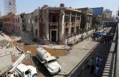 انفجار القنصلية الإيطالية في القاهرة يؤثر على عشرات المباني المجاورة انفجار القنصلية الإيطالية في القاهرة يؤثر على عشرات المباني المجاورة