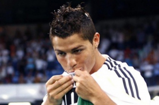 رونالدو يكشف سر إنتقاله إلى ريال مدريد رونالدو يكشف سر إنتقاله إلى ريال مدريد
