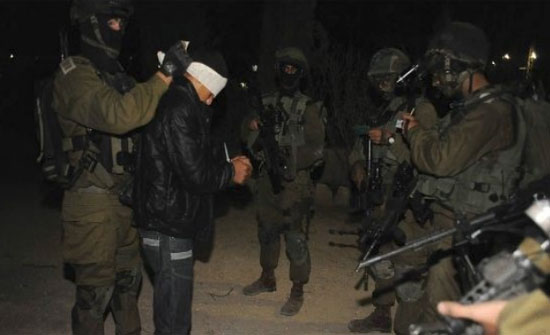 الاحتلال يعتقل 10 فلسطينيين بالضفة الغربية الاحتلال يعتقل 10 فلسطينيين بالضفة الغربية