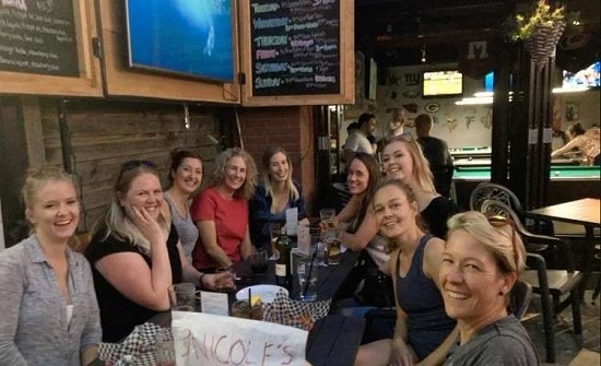 بالصور : للعثور على "سندريلا".. شاب يكتب رسائل لـ 246 فتاة