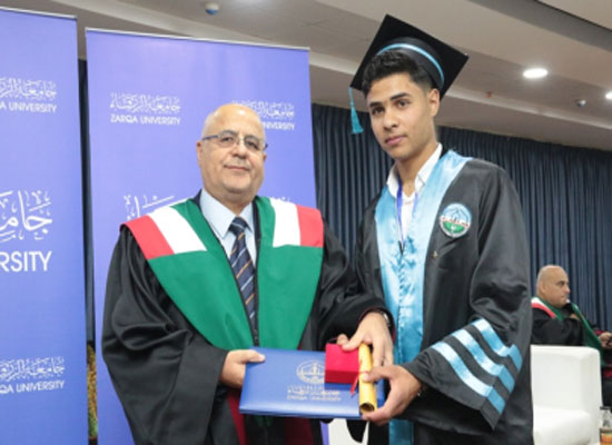 تخريج طلبة الدبلومات التدريبية في جامعة الزرقاء