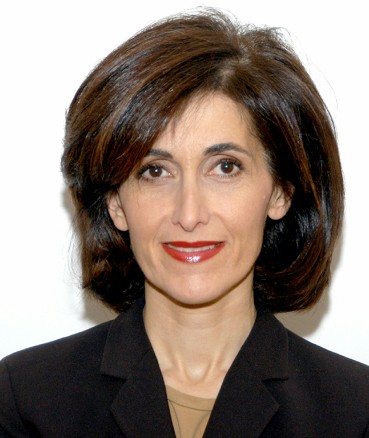 وسام قائد جوقة الشرف الفرنسي للسفيرة الاردنية في باريس