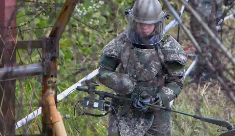 سيئول: اكتمال إزالة الألغام بالمنطقة الأمنية المشتركة بين الكوريتين