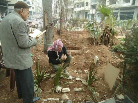 عندما تتحول حدائق حمص إلى مقابر عندما تتحول حدائق حمص إلى مقابر
