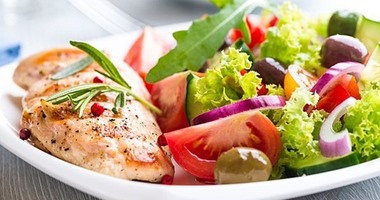 تناول اللحوم والدجاج معا يصيب بسوء الهضم