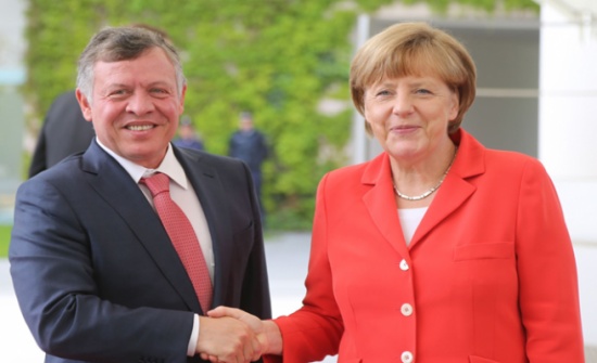 الملك: الأردن جزء من التحالف ولا إجراءات للمشاركة في تدخل بري باليمن