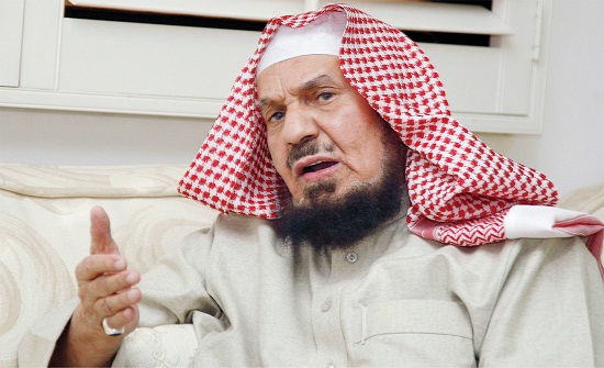 تناقل فتوى لعضو بـ”هيئة كبار العلماء” في السعودية تجيز “إرضاع الكبير” .. تناقل فتوى لعضو بـ”هيئة كبار العلماء” في السعودية تجيز “إرضاع الكبير” ..