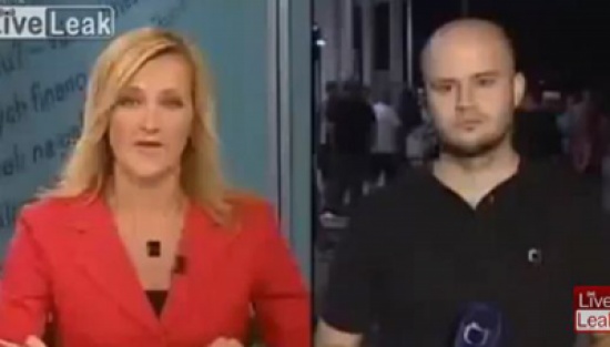 شاهد.. موقف محرج لمراسل قناة تشيكية من المارة