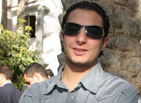 أحمد الفيشاوي ينشر أول صور لشقيقه مع والدته بالشيشة.. صور أحمد الفيشاوي ينشر أول صور لشقيقه مع والدته بالشيشة.. صور