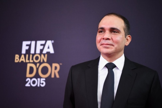الأمير علي يلتقي رئيس الاتحاد البولندي في حفل الكرة الذهبية الأمير علي يلتقي رئيس الاتحاد البولندي في حفل الكرة الذهبية