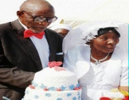 بعد 65 عاما.. عجوز يتزوج عشيقته خوفا من "الله"