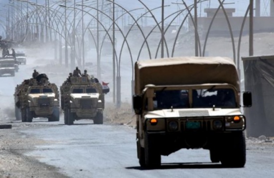 التايمز: حرب طرق محتدمة بالعراق وسوريا بين أمريكا وإيران