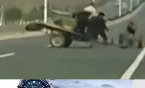 شاب اتبعته شاحنة - مضحك