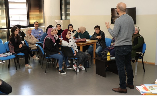 تدريب طلبة "عمان العربية" على كتابة السير الذاتية وإجراء المقابلات