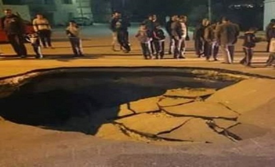 انهيار جزئي للشارع المحاذي لمقبرة ام الينابيع في عجلون